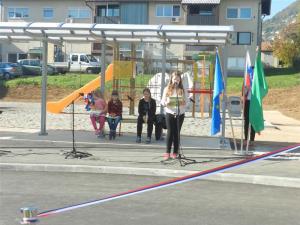 Otvoritev povezovalne ceste in avtobusnega postajališča pri Osnovni šoli Semič 1